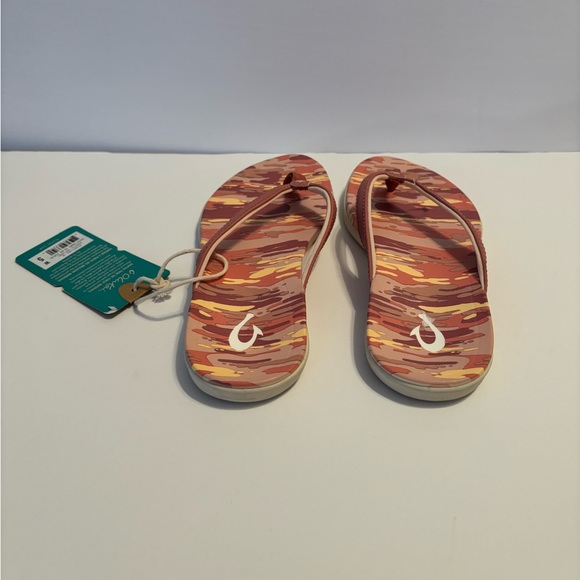 NWT Olukai pink camouflage thong sandals. Size 5 - Picture 2 of 5